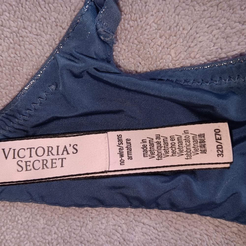 Victoria's Secret Blue Shimmer Metallic Bra. 32D. - Picture 9 of 12